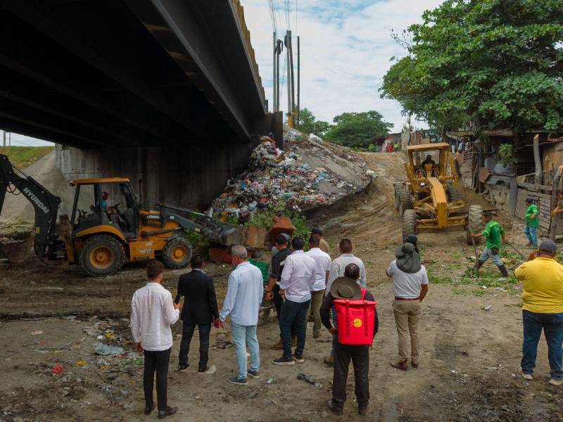 Construcción de retorno sur, bajo el puente de acceso a Los Cármenes