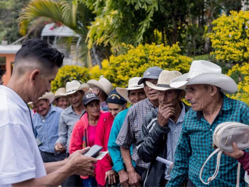 Con el Bono Honduras Nos Une se beneficiará a 8,000 familias con una inversión de L32 millones