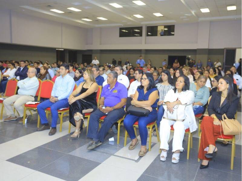 Micros, pequeños y medianos empresarios de diversos rubros se hicieron presentes al conversatorio organizado por la CCIC.