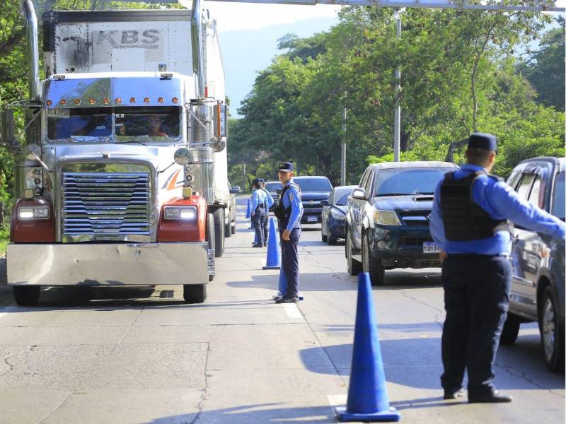Luego de que un agente de tránsito entrega una esquela por una infracción, el conductor dispone de 72 horas para realizar el pago en el banco autorizado.