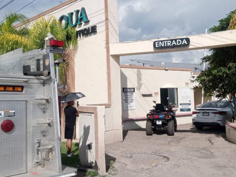 Una adolescente de 17 años y un joven de 18 fueron encontrados sin vida en una habitación del Hotel Aqua , ubicado en el acceso norte de Delicias, Chihuahua, México.