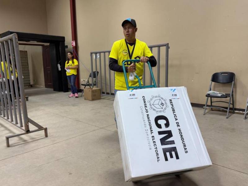 Las maletas electorales saldrán este martes a cinco departamentos del país.