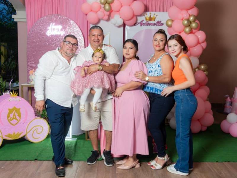 La familia López se hizo presente en el cumpleaños de Fernanda.