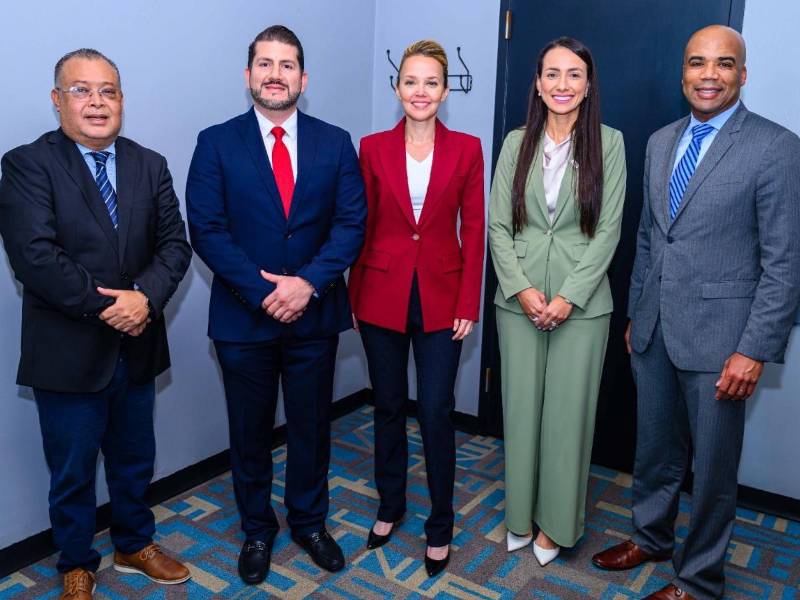 Además de Víctor Hugo Pavón, el alcalde Bader Dip y la alcaldesa Helena Moreno, también participaron en la reunión Jenny Mains, vicealcaldesa de Desarrollo Económico de Nueva Orleans, y Kevin Ferguson, jefe de staff.
