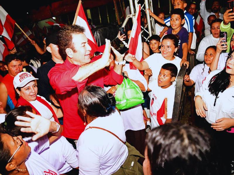 Salvador Nasralla estuvo el fin de semana en Santa Bárbara.
