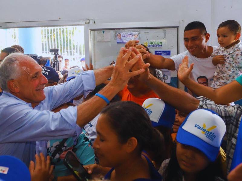 Nasry Asfura recorrió La Ceiba, Atlántida.