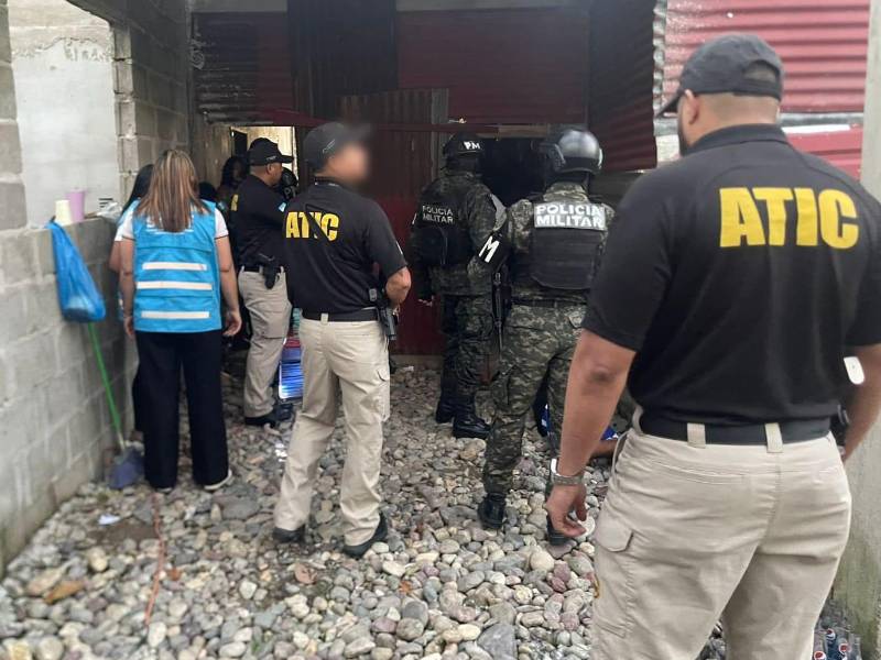 Agentes de la Atic, personal de la Senaf y de la Fiscalía de la Niñez, ingresaron al domicilio para poner en resguardo a las dos niñas.