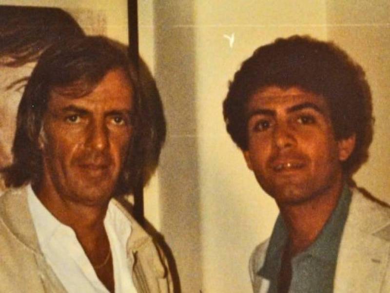 Salvador fue jefe de prensa de la selección de fútbol de Honduras que representó a Honduras en el Mundial de España 82. Acá con el fallecido César Luis Menotti.