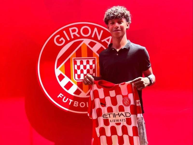 Welson Jiménez durante su presentación con el Girona FC en 2025.