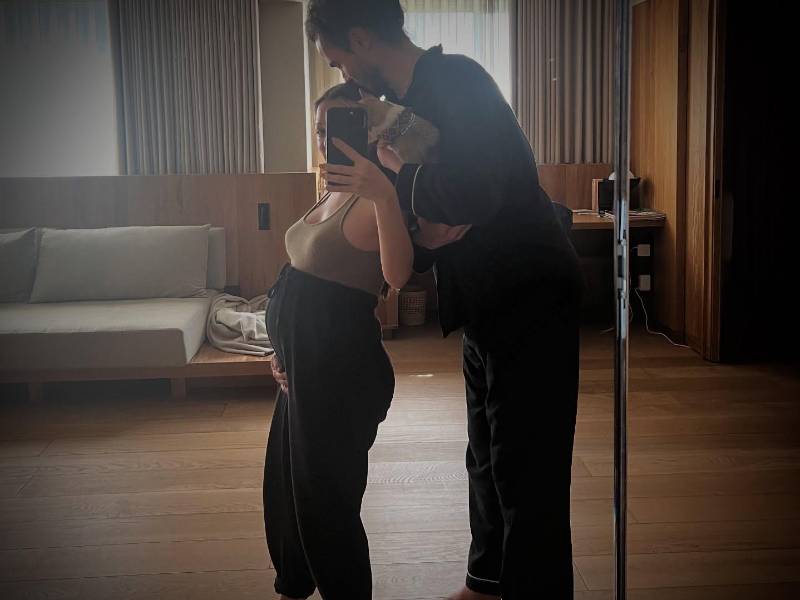 Natalia junto a su pareja, a quien se le conoce como JP López-Fonseca.