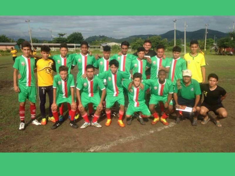 Recuerdo de Club Deportivo Santa Fe, equipo donde empezó su carrera Yahir Padilla en Villanueva, Cortés.