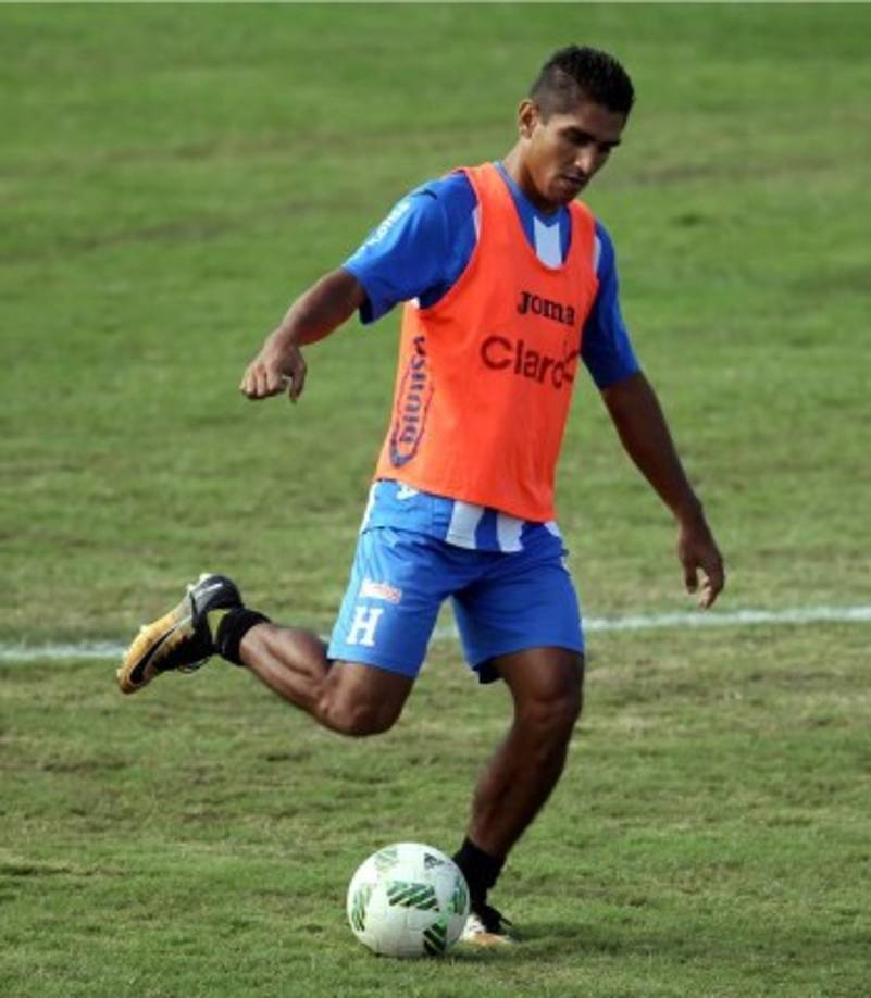 El volante de contención Jorge Claros ha sido titular indiscutible con Jorge Luis Pinto. La otra opción es Bryan Acosta, pero el del Real España es el preferido del seleccionador.