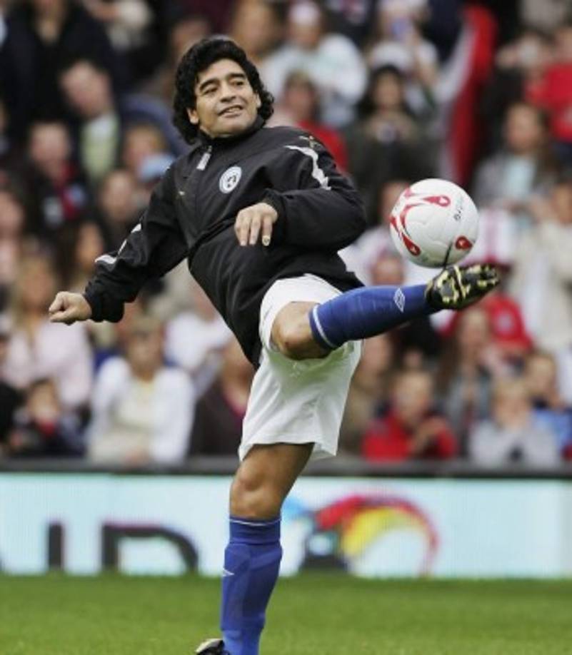 Maradona además ha participado en miles de encuentros benéficos. La calidad no la pierde.