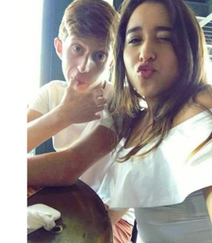 En su Instagram comparte fotos con su novia.