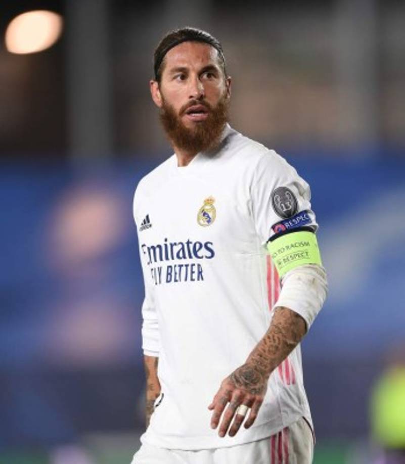 20 - Sergio Ramos (34 años) - El defensa español del Real Madrid con un valor de mercado de 14 millones de euros. El capitán merengue sigue sin renovar y ha sonado para reforzar al PSG o Manchester United.