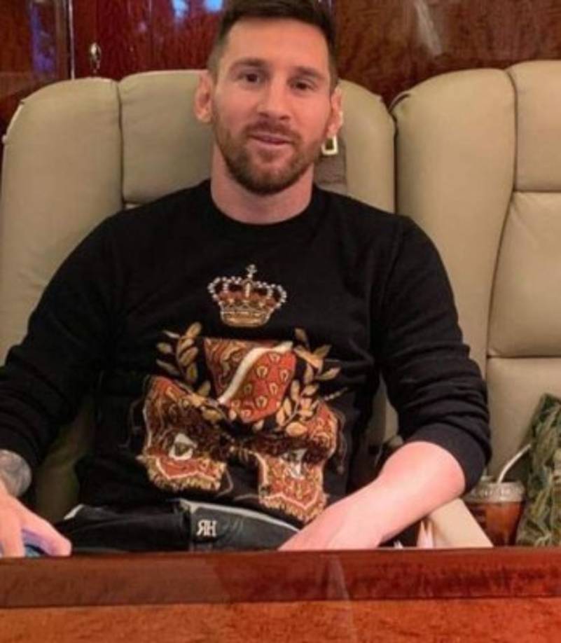 Messi adquirió el lujoso avión, valuado en más de 15 millones de dólares, a fines de 2018. Suele utilizarlo para sus viajes familiares y también para traslados de negocios de su padre.