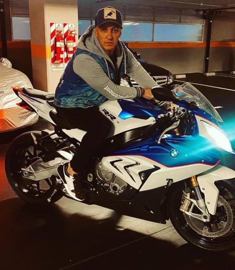 Los propietarios de la maleta fueron identificados e interrogados, pero alegaron que una mujer se la había robado. Tras el arresto de la mujer, las autoridades concluyeron que no tenía relación con el asesinato del influencer.