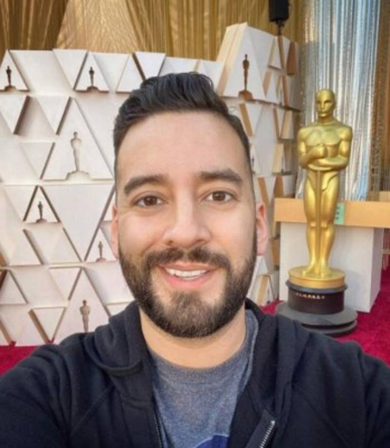 Aunque con su vida privada es muy reservado, contó a la revista que aunque no está comprometido con su pareja Adam, 'ya tienen los nombres de sus hijos planificados'. También compartió que no hay fecha para la boda, pero si es algo que tiene presente y con lo que sueña.