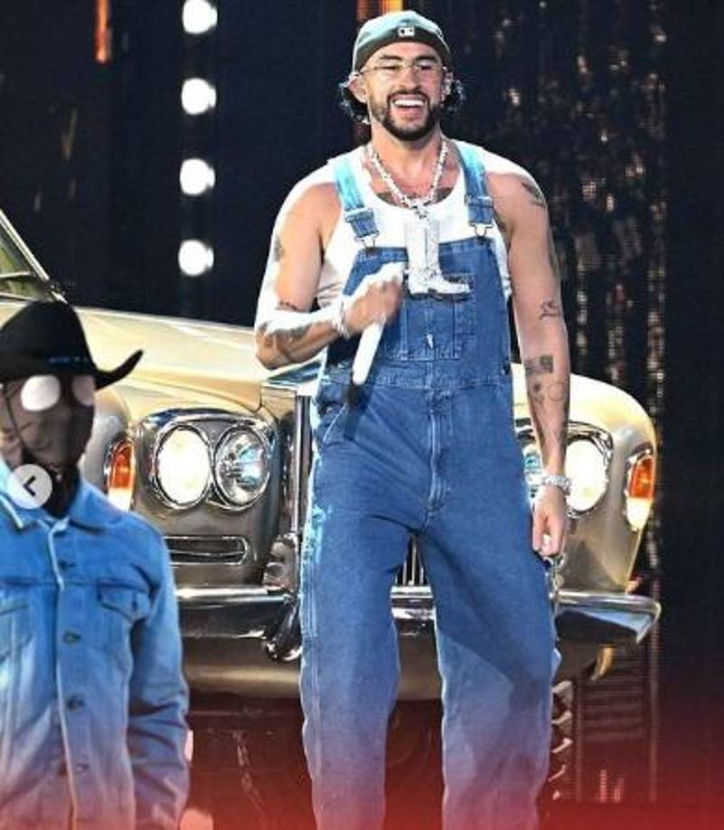 Bad Bunny ha dejado de ser el artista más escuchado en Spotify por primera vez en tres años y ocupa el segundo lugar de la lista, sin embargo su álbum de 2022 “Un Verano Sin Ti” fue el álbum más escuchado en Spotify por segundo año consecutivo con 4.500 millones de escuchas globales. “Bad Bunny sigue siendo superrelevante, otras veces se ha colado en el primer lugar sin tener un álbum, pero es verdad que Taylor Swift ha sabido combinar inteligentemente la música nueva con la regrabada, un caso único en la historia de la música”, analiza la directora de música de Spotify en el sur y este de Europa, Melanie Parejo.