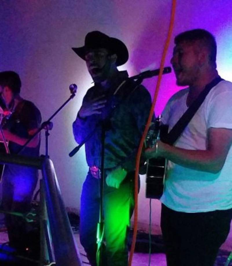 Por su parte el diario local Zeta informó que, al parecer, un sicario solitario de aproximadamente 35 años y tez blanca fue el autor del doble homicidio, quien posteriormente huyó en un vehículo Honda.