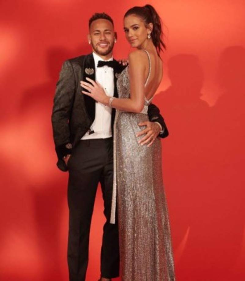 8. Neymar da Silva Santos Junior<br/>Futbolista<br/>Brasil<br/>Instagram @neymarjr<br/>Seguidores 101,000,000 (+/-)<br/>Valor por post $600,000 de dólares