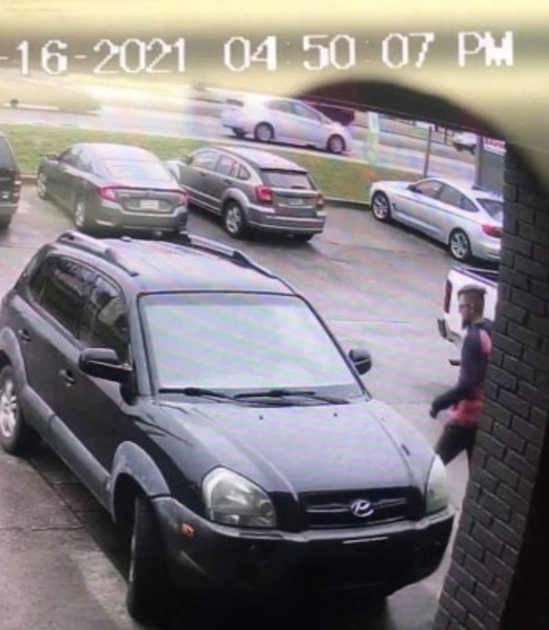 Long fue capturado anoche unos 240 kilómetros al sur de Atlanta cuando un policía de la patrulla de caminos le forzó a detener el vehículo en el que huía.