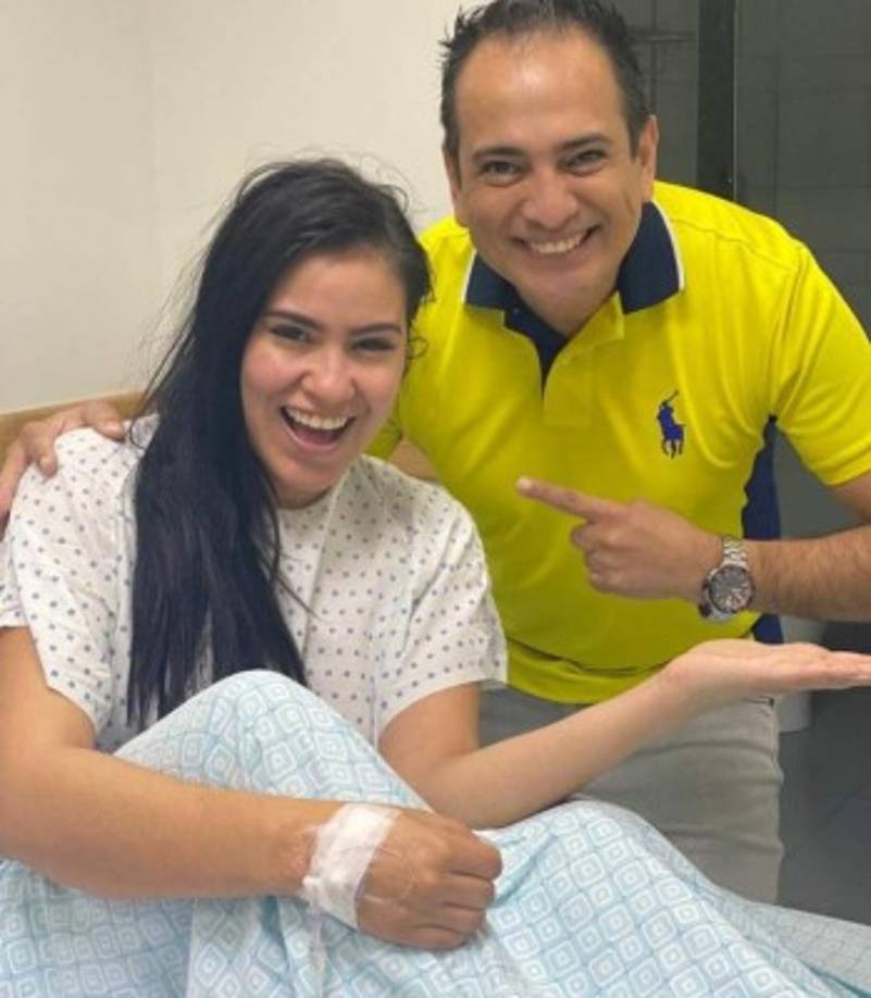 En sus redes sociales, la hondureña contó que viajó hasta El Salvador para ponerse en manos del cirujano Rolando Aguirre.<br/>