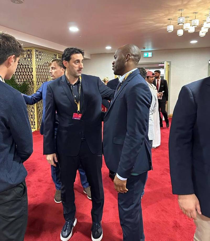 David Suazo se reencontró en Doha con su amigo, el argentino Diego Milito, con quien fue compañero en el Inter de Milán en su etapa de futbolista.
