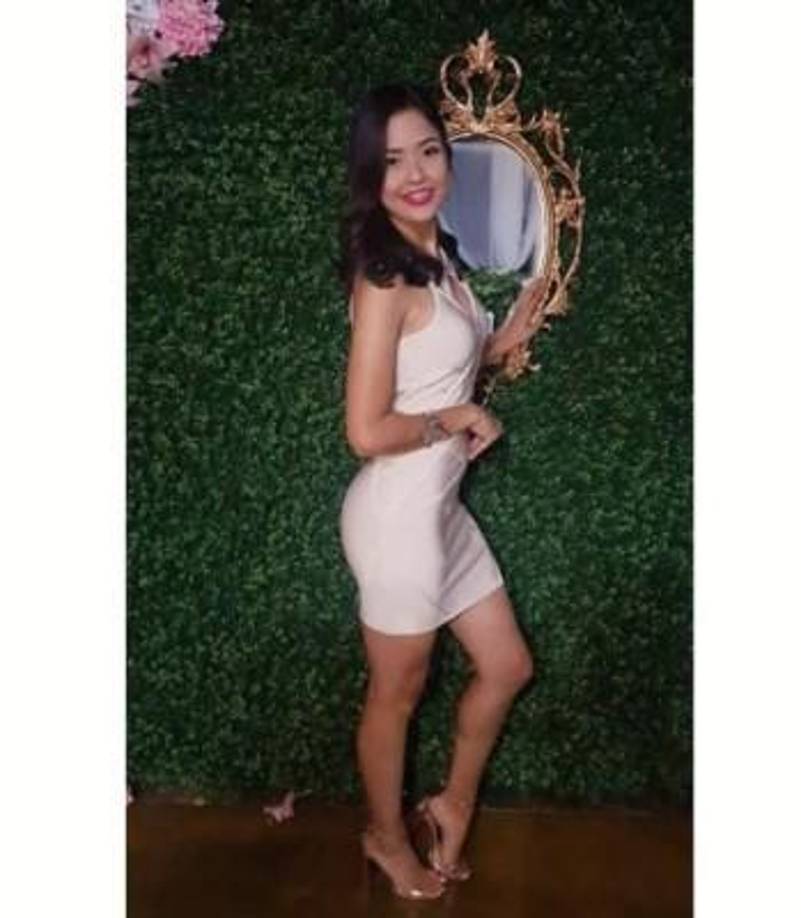 La bella odontóloga conquistada por goleador hondureño