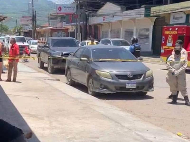 La víctima fue interceptada por un sicario cuando caminaba por el centro de Tocoa.