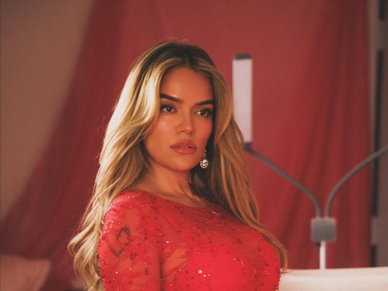 <b>La cantante Karol G está haciendo historia en Coachella</b>, uno de los festivales de música más grandes y famosos de Estados Unidos, al convertirse en la primera mujer latina en encabezar el evento. La colombiana ya había debutado en este festival como invitada en 2022, cuando presentó un espectáculo con referencias a artistas que abrieron puertas para la música latina en Estados Unidos como Ricky Martin, Celia Cruz y Shakira.