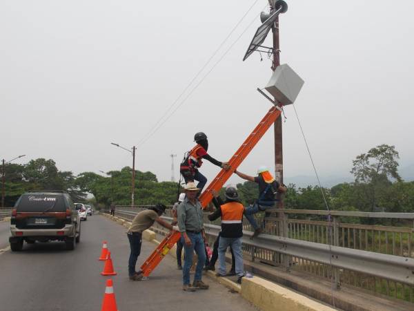El equipo de técnicos concluyó con la instalación de las alertas, las que estarán intercomunicadas por un sistema de monitoreo.