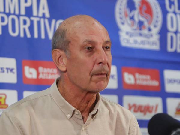 Miguel Falero en conferencia de prensa tras la eliminación de Real España ante Olimpia.