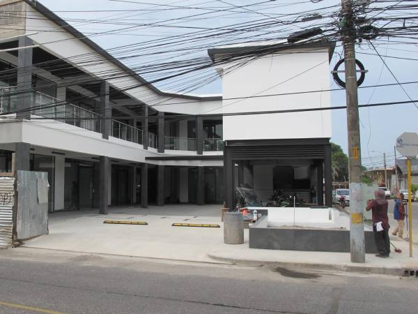 En el último año se han inaugurado unas once plazas comerciales en La Ceiba, mientras otras están en construcción, generando fuentes de empleo y desarrollo a la ciudad.