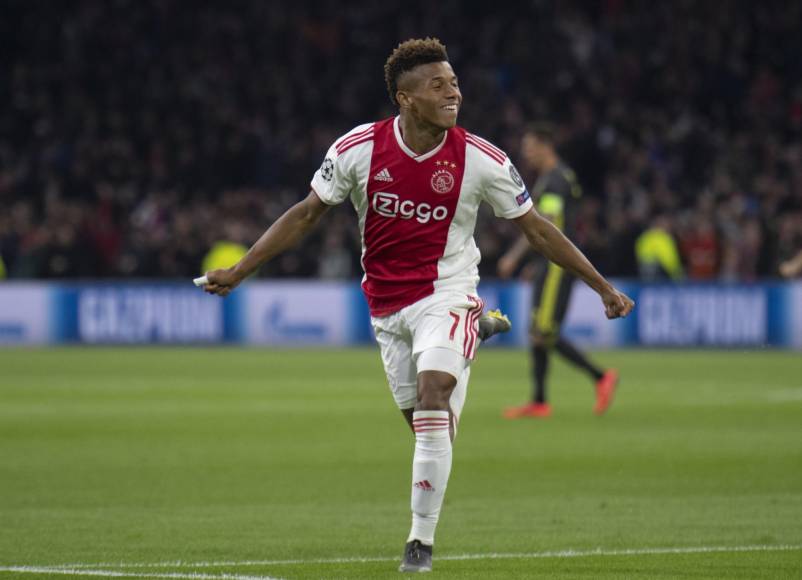 David Neres, uno de los titulares del Ajax que llegó a la semifinal de la Champions en 2019 y que estuvo a un centímetro de jugar la final, se marcha al Shakhtar Donetsk por 12 millones de euros. El Ajax ha hecho oficial el traspaso del extremo, de 24 años.