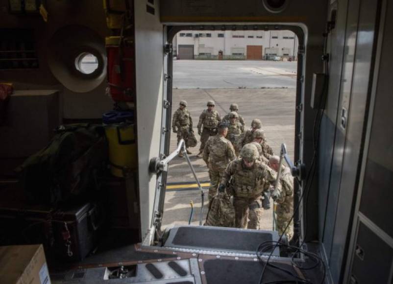 Las primeras tropas comenzaron a llegar la tarde de este miércoles a una base militar en Texas.