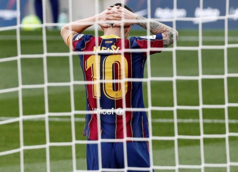Messi y el Barcelona fueron superados claramente por el Real Madrid en el Camp Nou. Al argentino se le vio molesto y decepcionado