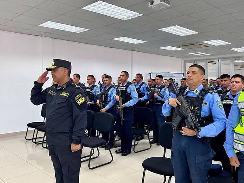 Agentes policiales del Valle de Sula.
