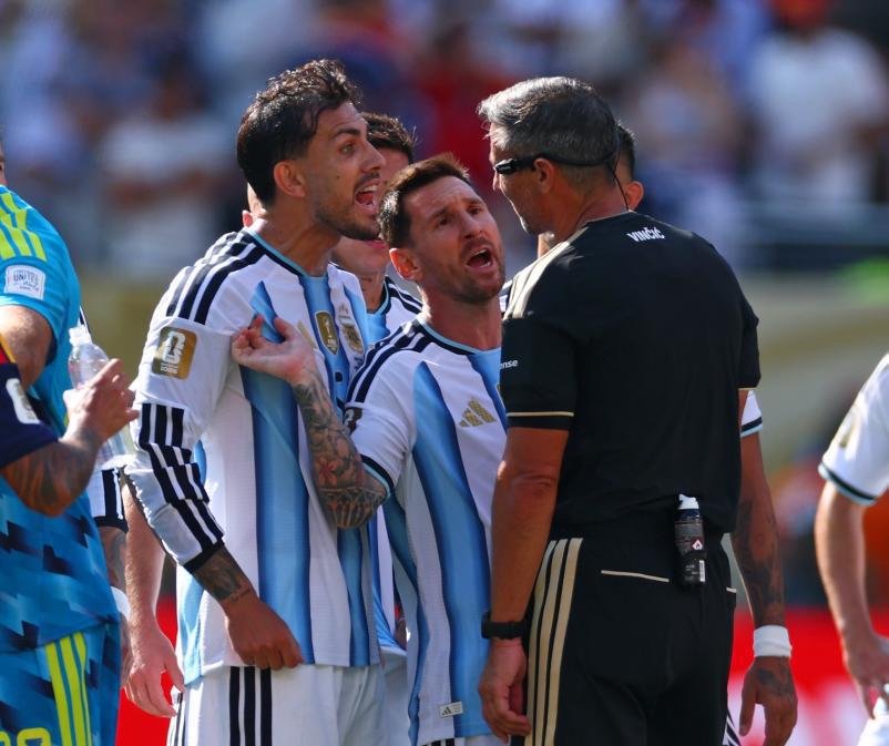FIFA no tuvo piedad e impone severos castigos a Argentina y Leandro Paredes
