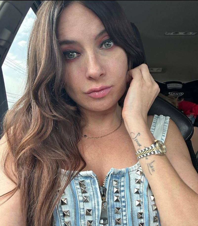 El informe pericial indicó que María falleció a causa de golpes, y se presume que el autor de este crimen fue su entonces pareja, quien ya tenía antecedentes de agresión y violencia de pareja desde 2010.