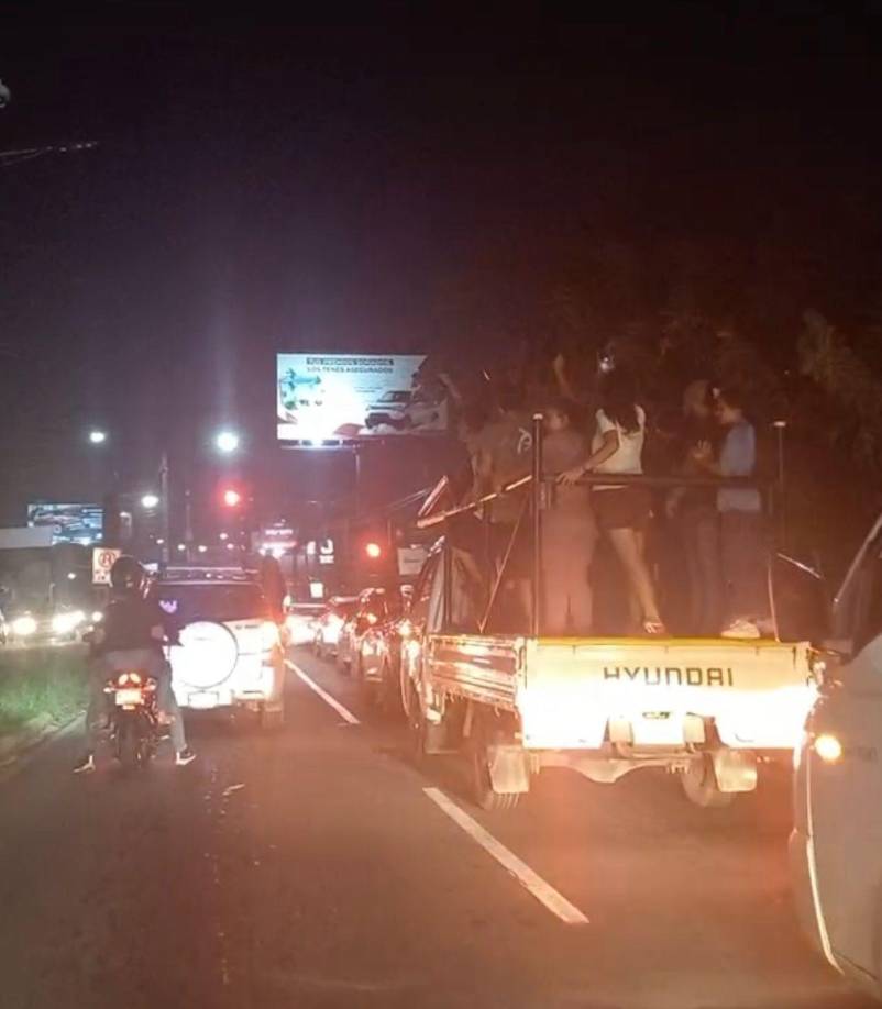 En camiones, en carros, en bicicletas y en motos así se movilizaron los nicaragüenses tras ganar su compatriota el certamen.