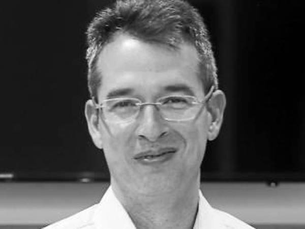 José Azcona.