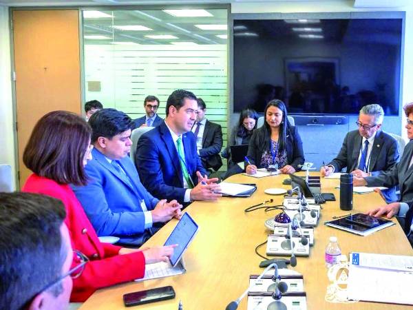 Miembros del Gabinete Económico en una visita al FMI en Washington la semañan pasada