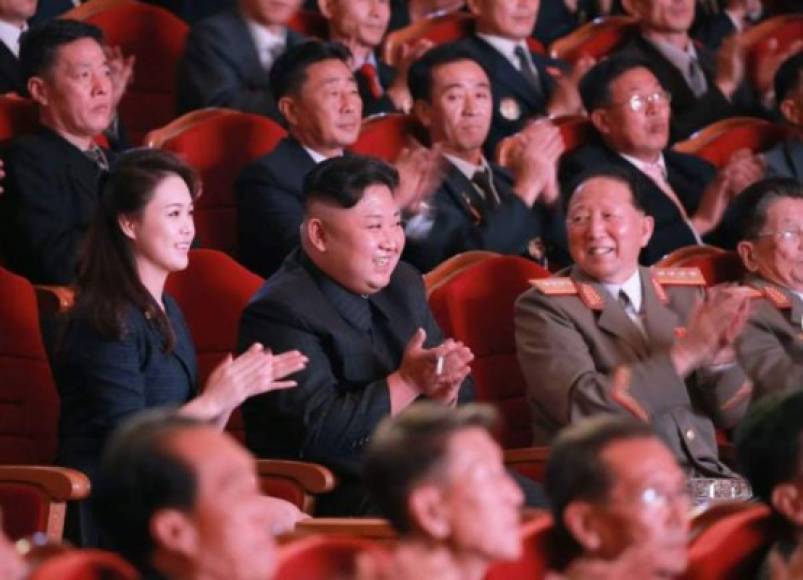Esta no es la primera vez que la salud de Kim Jong-un está en el punto de mira, medios de Japón aseguran que está en estado vegetal y eso lo ha colocado nuevamente en el foco mediático y, por tanto, la incógnita que rodea desde siempre a su esposa, Ri Sol-ju.