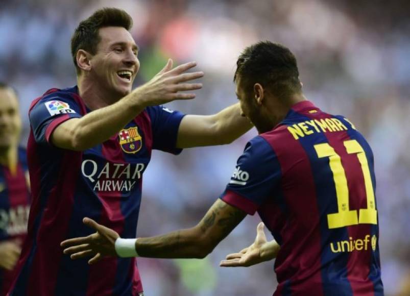 Neymar festejando con Lionel Messi.