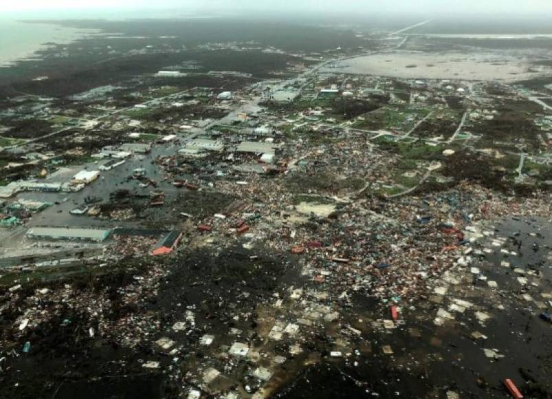 Con una población de unos 17,000 habitantes, Ábaco recibió el azote directo de Dorian que descargó su furia sobre las islas como un huracán de categoría 5, el domingo al mediodía.