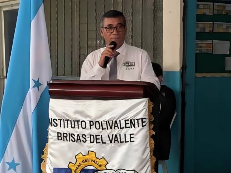 La Dirección Policial de Investigaciones (DPI) avanza con las diligencias para esclarecer el asesinato de Víctor Fiallos Paz (63), maestro y director del Instituto Polivalente Brisas del Valle, en Cofradía, Cortés, cuyo cuerpo fue hallado en condiciones que inicialmente generaron confusión en la escena del crimen.