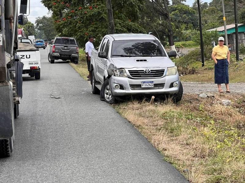 Uno de los vehículos involucrados en el accidente vial registrado este sábado en El Porvenir, Atlántida.