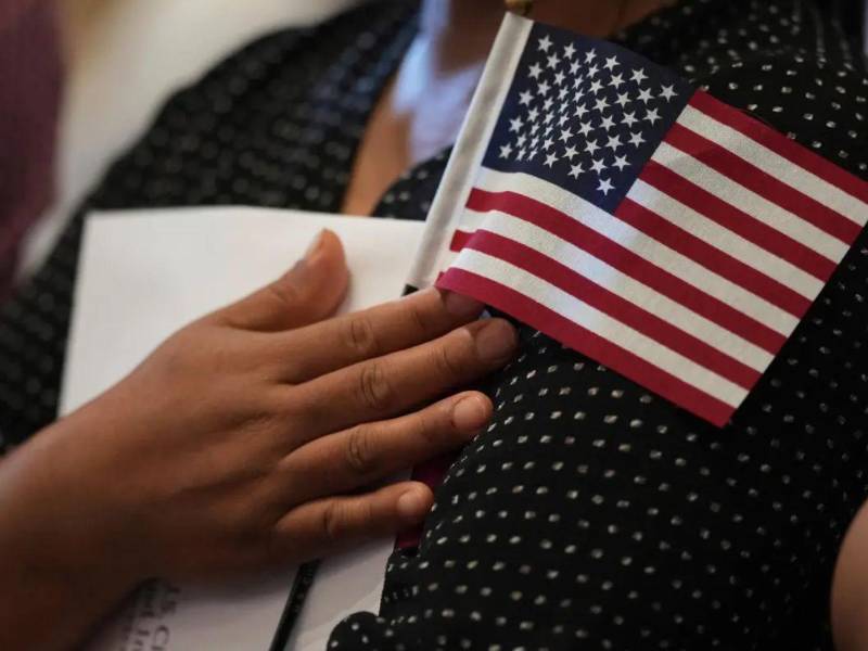 Para que el Gobierno pueda revocar la ciudadanía de alguien, tiene que probar ante una corte que el individuo la obtuvo de manera fraudulenta o ilegal.