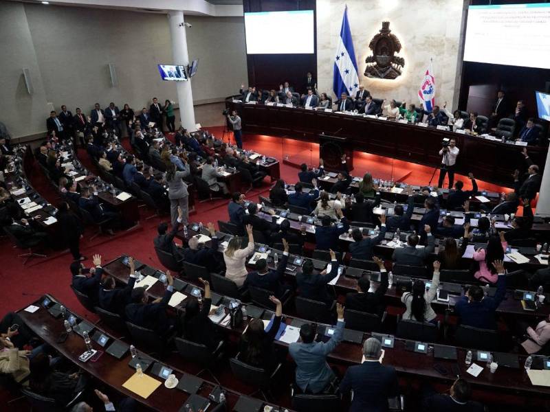 El titular del Legislativo felicitó a los diputados por su compromiso y pidió priorizar el bienestar del pueblo sobre las diferencias políticas.